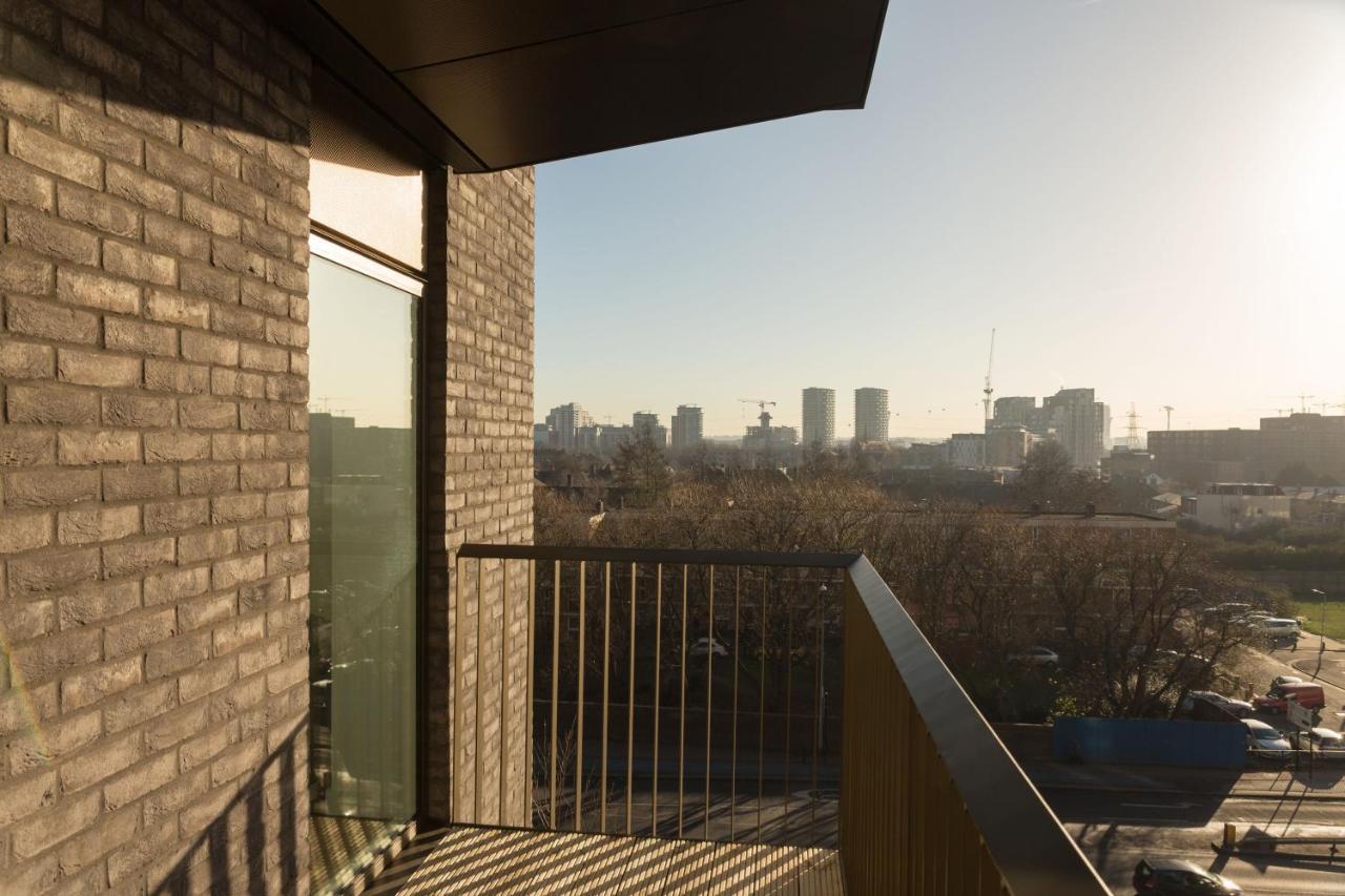 Spacious & Modern 1 Bedroom Close To Station In E16 London Exterior photo