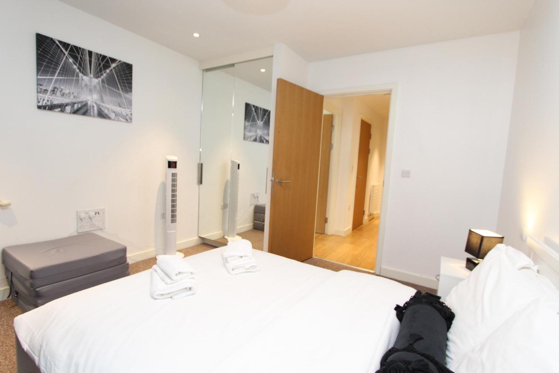 Spacious & Modern 1 Bedroom Close To Station In E16 London Exterior photo