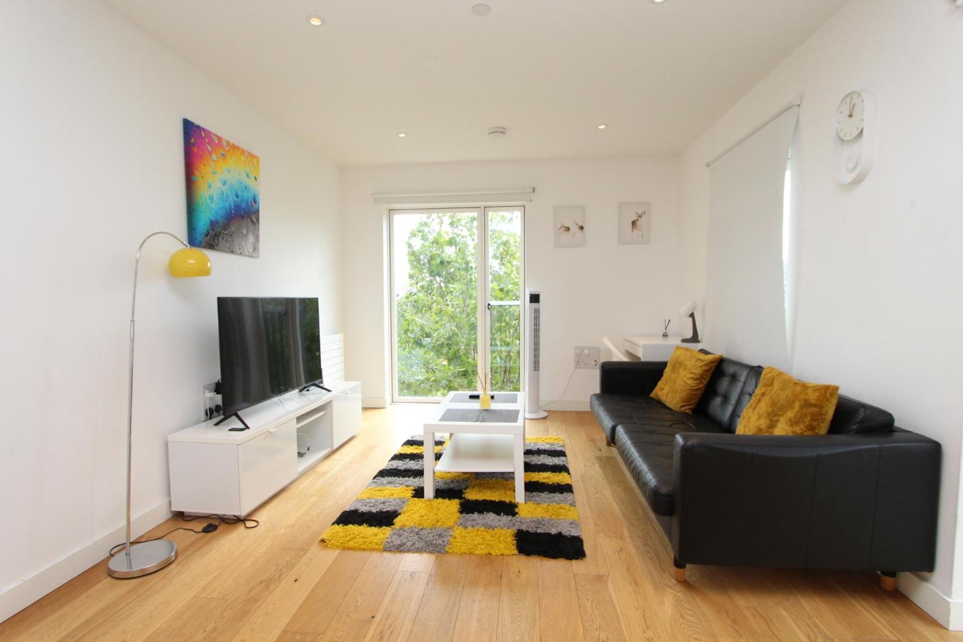Spacious & Modern 1 Bedroom Close To Station In E16 London Exterior photo